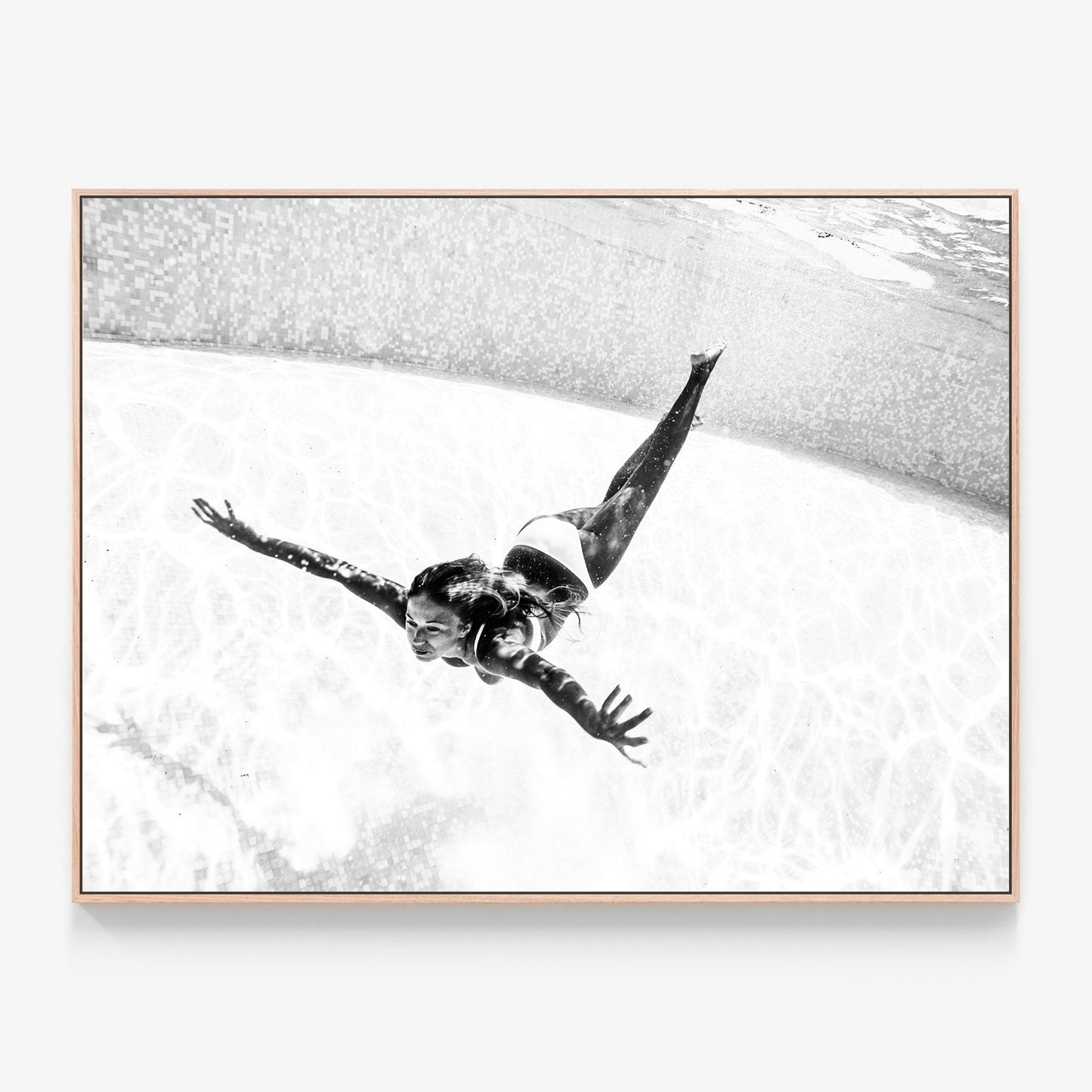 Dive B&W Canvas print in oak frame