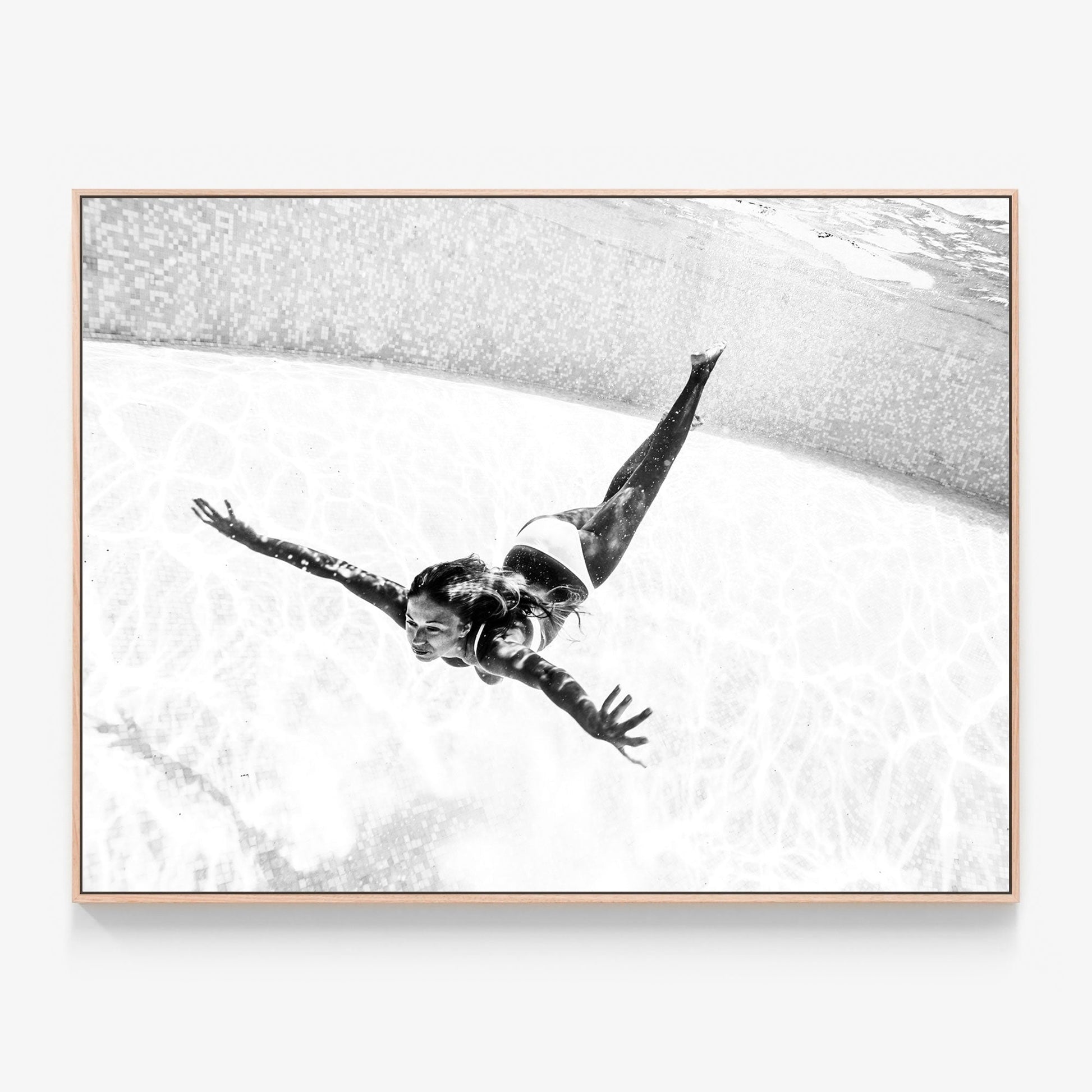 Dive B&W Canvas print in oak frame