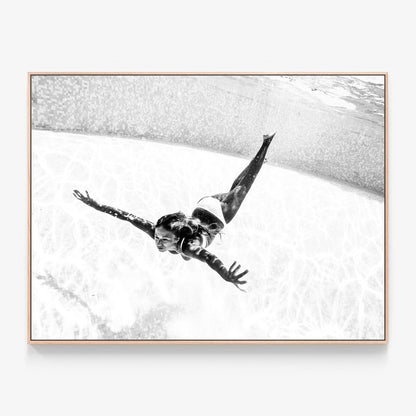 Dive B&W Canvas print in oak frame