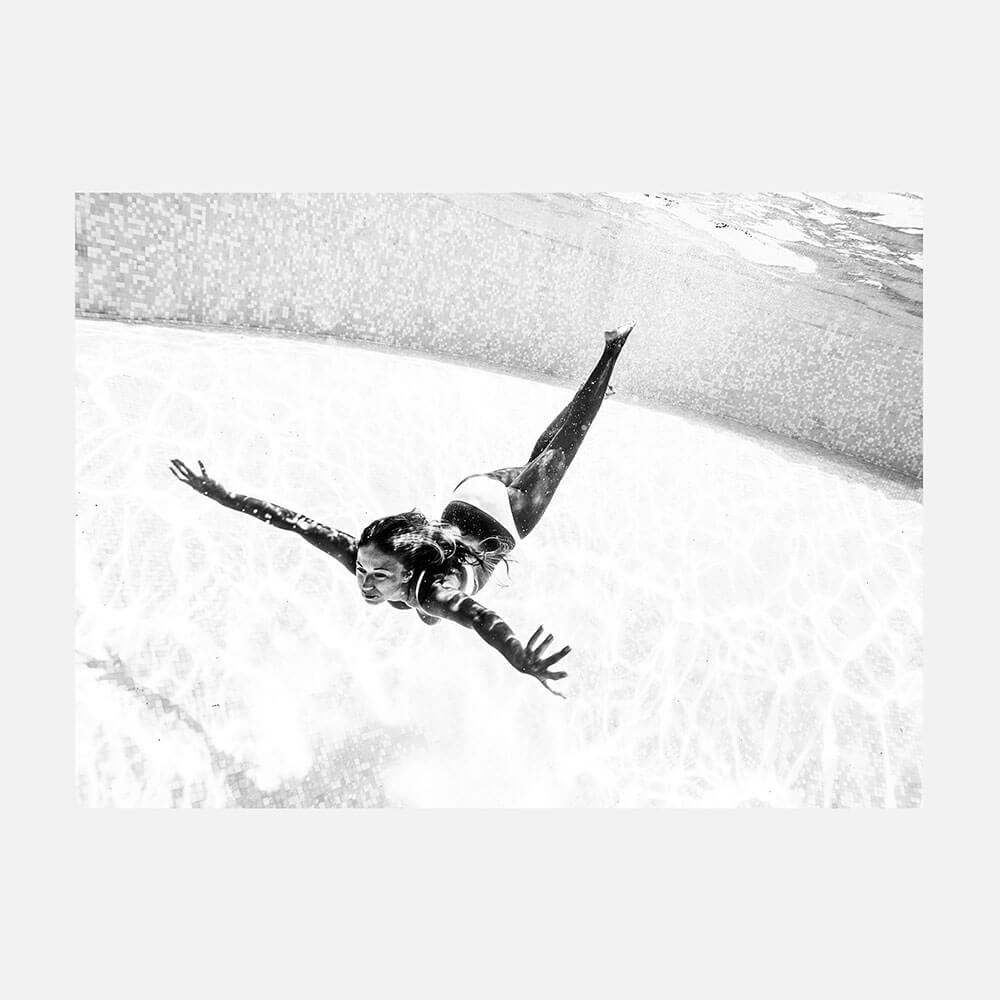 Dive B&W